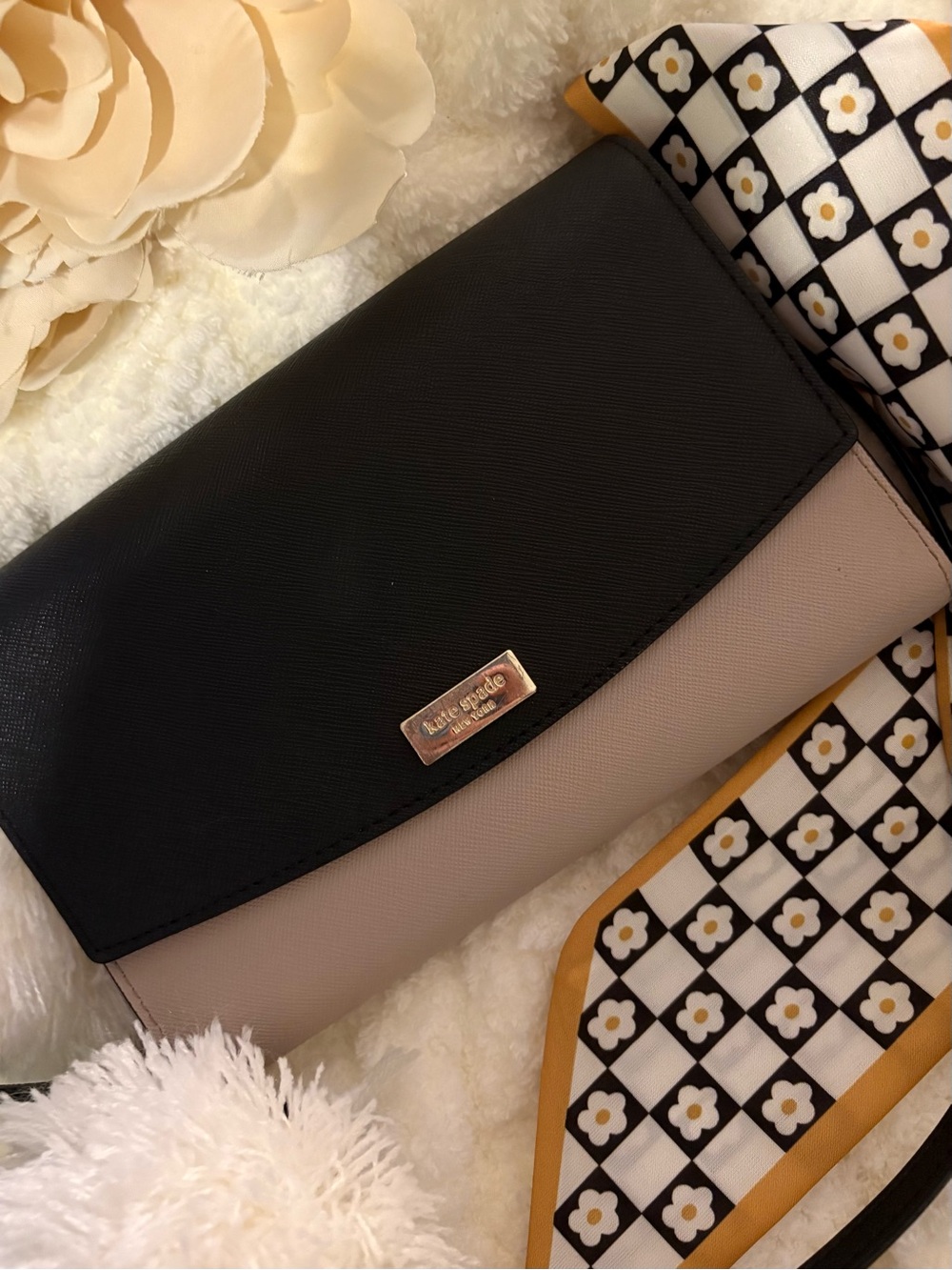 kate spade Two-Tone Black & Blush Laurel Way Winnie  Crossbody Wallet MSRP $198